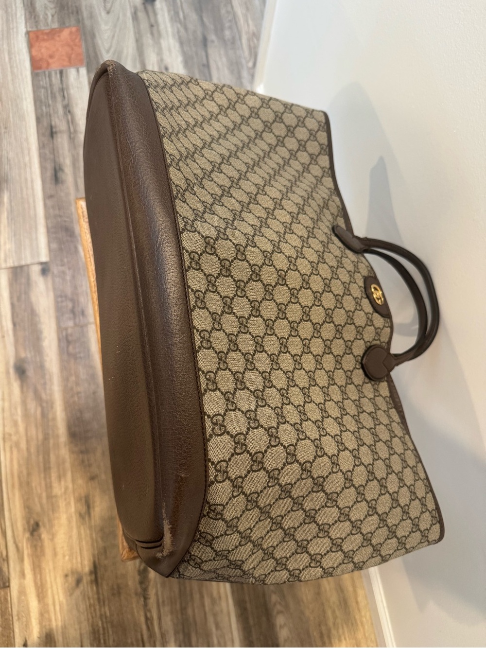 Gucci GG Supreme Canvas Tote in Beige and Brown - Picture 3 of 4